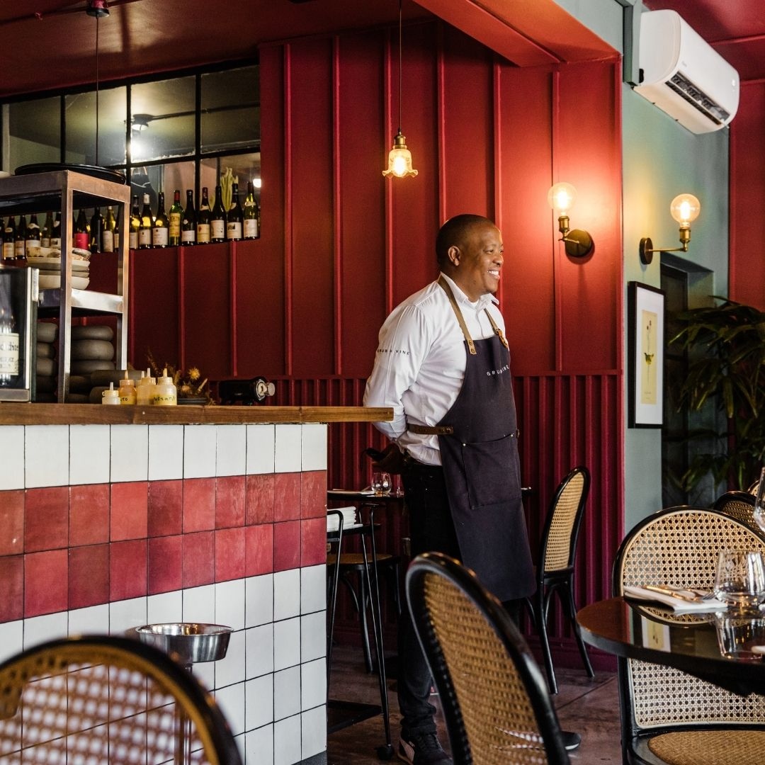 MENU OF THE DAY (OR NIGHT)
Our offerings range from our seasonal tasting menu to our Menu Du Jour, an excellent lunch or easy-going dinner option. Join us! 

BOOKINGS:
Monday to Saturday 
Lunch: 12h00 - 15h00
Dinner: 18h00 - 21h30