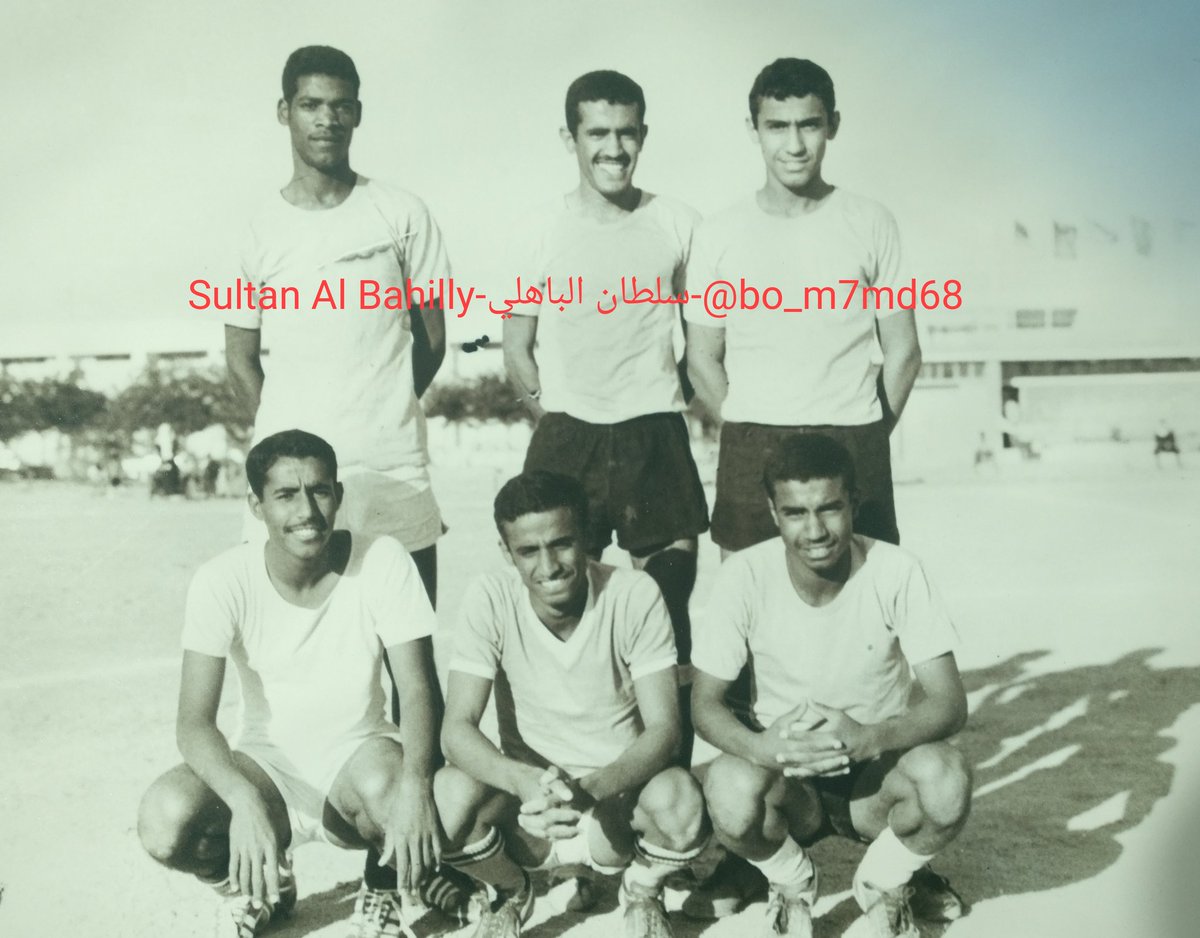 bo_m7md68's tweet photo. احد فرق السداسيات المشاركة عام 1970م..وقوف يمين جاسم يعقوب -محمد بوقماز-خالد الملا وجلوس يمين غير معروف لدي-غانم حماده- غير معروف لدي https://t.co/S5kit4D3HE