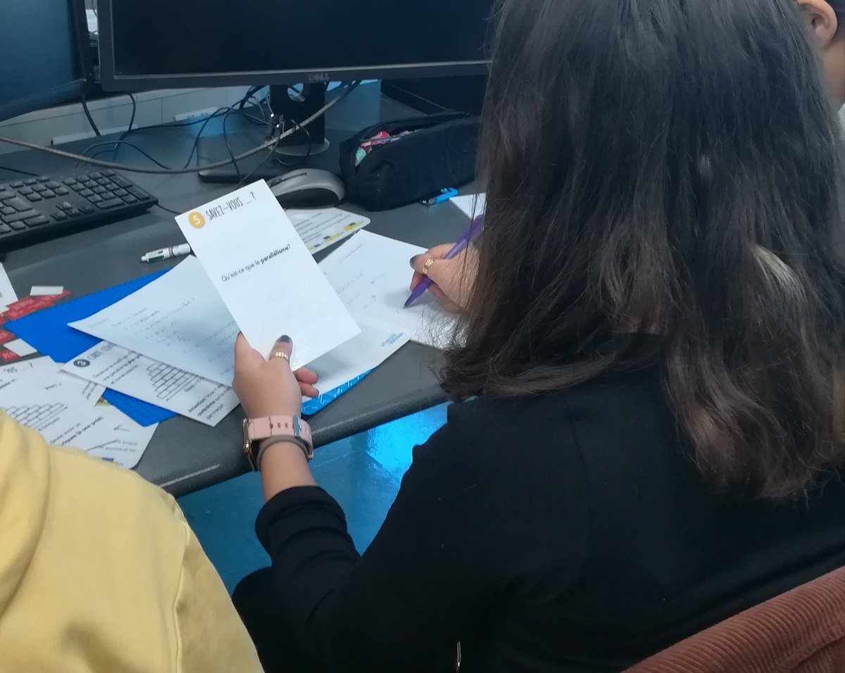 Inria_Bordeaux's tweet photo. L'action "Moi #informaticienne, Moi #mathématicienne" continue aujourd'hui ! Ce matin, les jeunes filles découvrent le concept de #parallélisme utilisé en #CalculHautePerformance avec l'atelier #débranché d'Emmanuelle Saillard de l'équipe-projet #Storm. https://t.co/dTxg0dfYht