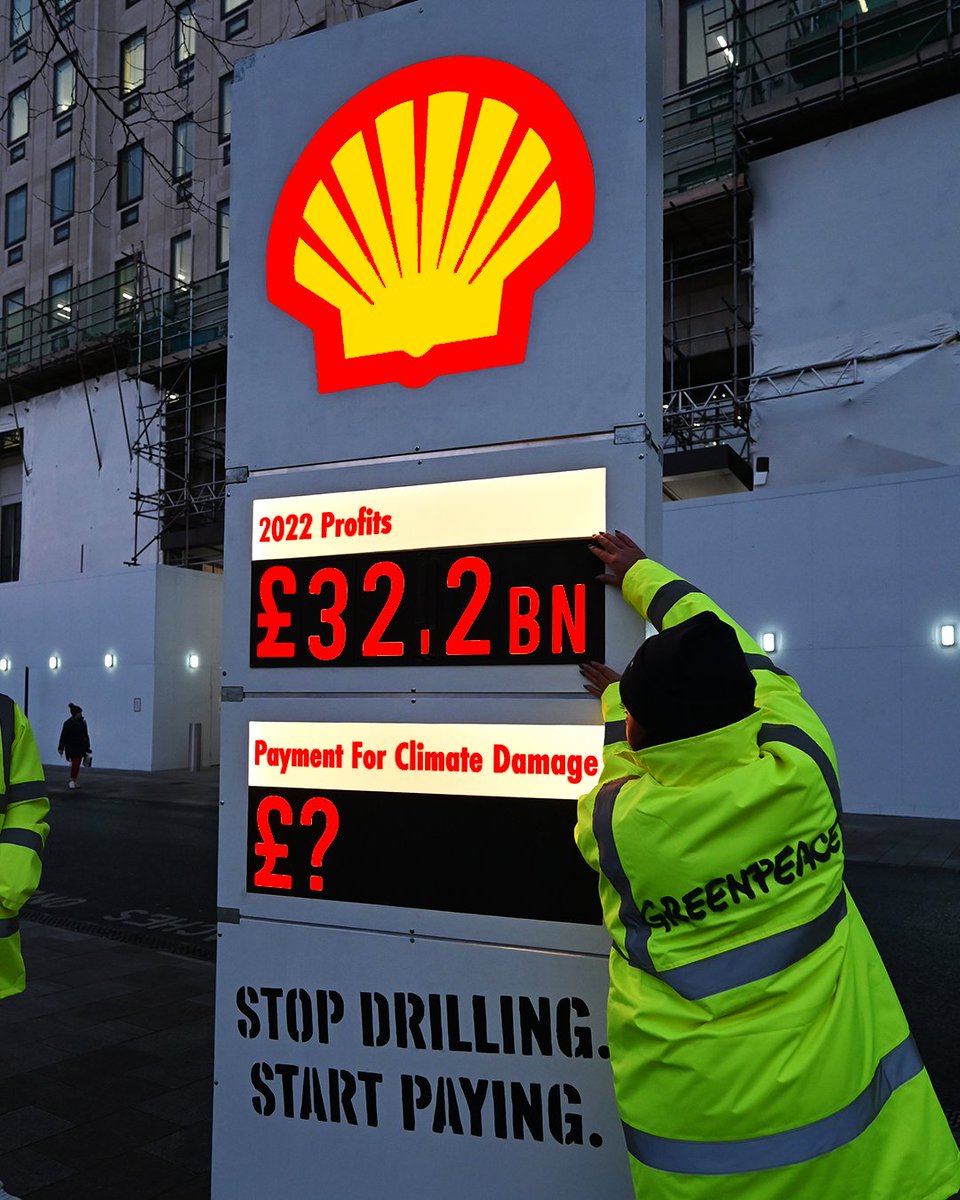 Greenpeace's tweet image. 🚨BREAKING

While food and fuel prices push millions into poverty, #BigOil posted record profits of nearly $200 billion in 2022:

⬆️@TotalEnergies: $36.2 bn
⬆️@bp_plc: $27.6 bn
⬆️@Shell: $39.87 bn
⬆️@exxonmobil: $59.1 bn
⬆️@Chevron: $36.5 bn

#TaxOilProfits #MakePollutersPay