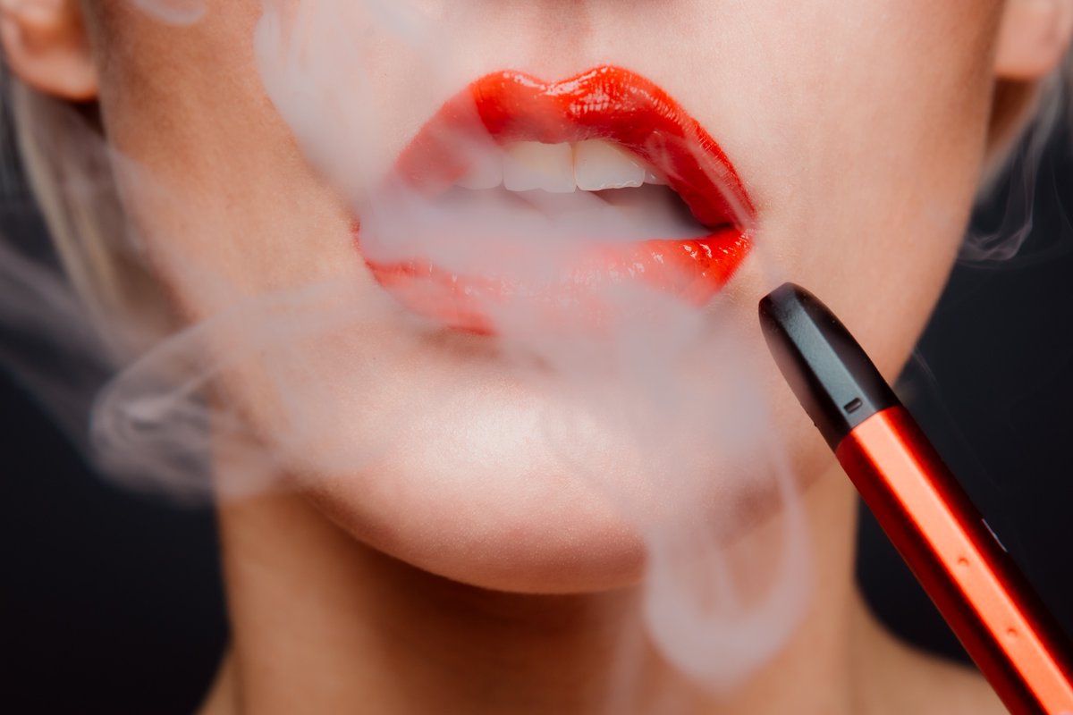 combes_jc's tweet photo. @elfbar_official has admitted that some of its vapes were sold with 50% more nicotine than the law allows.
 #vape #action #standards https://t.co/SOJNXZoYXj