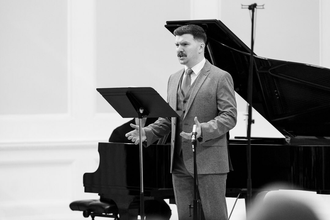 niallkinsella's tweet photo. A few photos from last Sunday’s performance of Winterreise at @TheHughLane with @agavin_tenor. I’m loving those journey through Schubert’s song-cycles. Less than three weeks until Schwanengesang! 

📸 @dbmusicphoto https://t.co/FXnwN9Ax1f