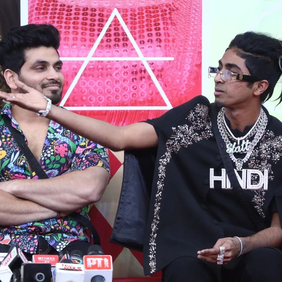 BiggBoss24x7's tweet photo. #BiggBoss16 : Tonight's Episode 

Journalist - #ShivThakare is asked if he will sacrifice the trophy for his friend #MCStan. ?? 

🔁 Retweet - Yes 
❤️ Like  - No https://t.co/YBPojKZgoG