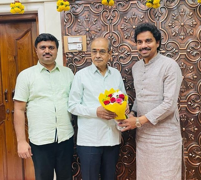 ATatkare's tweet image. ज्येष्ठ समाजसेवक व निरूपणकार, पद्मश्री डॉ.आप्पासाहेब धर्माधिकारी यांना महाराष्ट्र भूषण पुरस्कार जाहीर झाल्याबद्दल त्यांचे मनःपूर्वक अभिनंदन! आदरणीय आप्पासाहेबांचे सामाजिक व अध्यात्मिक क्षेत्रातील योगदान फार मोठे आहे.

#filephoto #महाराष्ट्रभूषण #AppasahebDharmadhikari