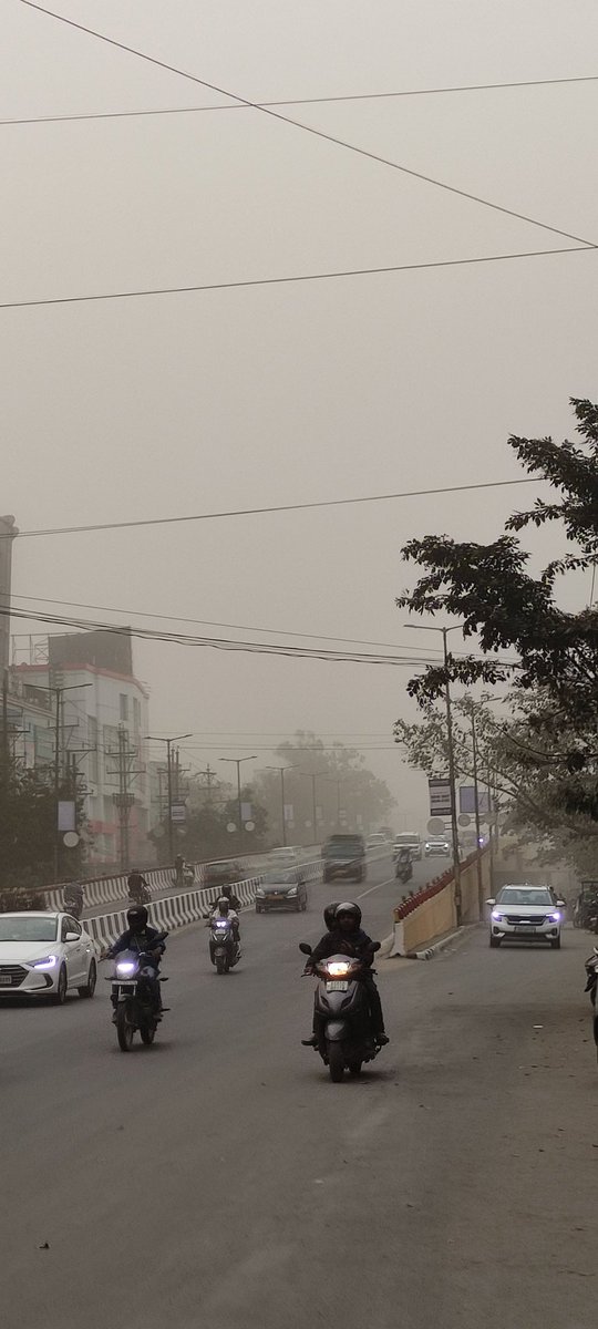 guwahaticity's tweet photo. Guwahati right now 😷😷 #Dusty https://t.co/21njPo6PSy