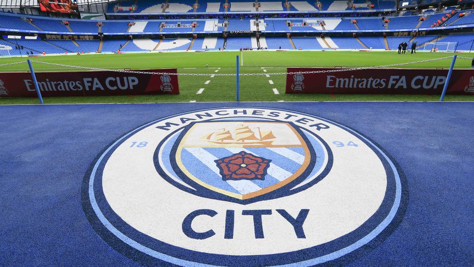 luca_uar's tweet photo. OFFICIEL🚨

Le parquet de Manchester vient de donner son verdict sur le dossier Manchester City.🏴󠁧󠁢󠁥󠁮󠁧󠁿🔵

Le club se voit relégué en League One (3e division anglaise) et doit payer une amande de £65m (€73m).

Le club a fait motion d’appel mais celle-ci a été rejetée. https://t.co/h82a84N9ZJ
