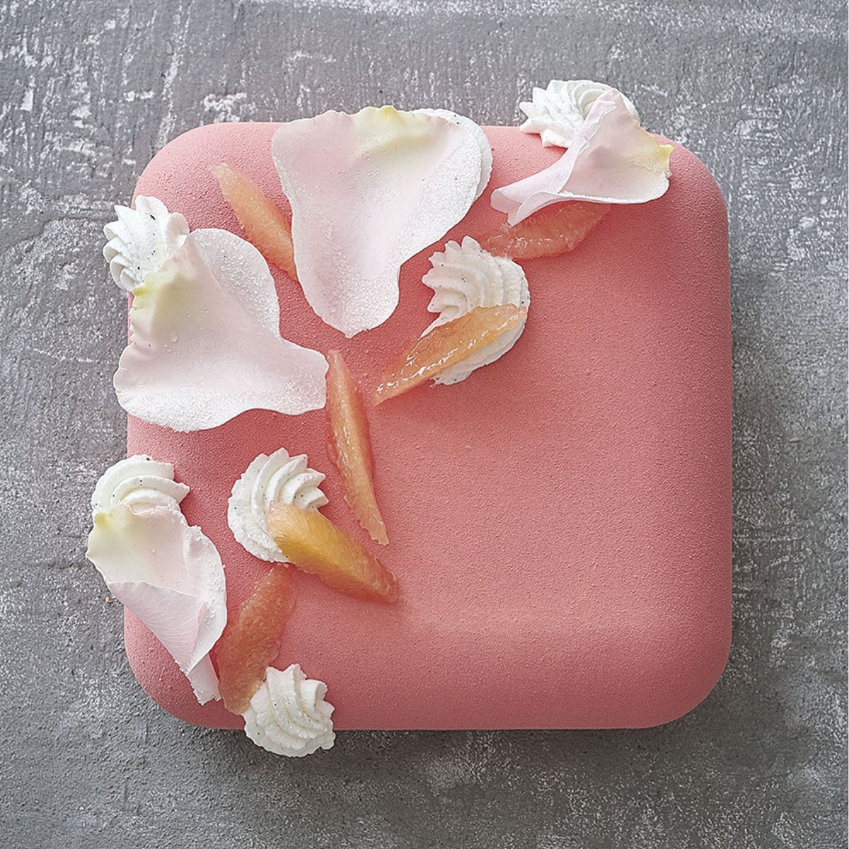 Ricetta della settimana – Rosa dalle pagine di “Torte – 40 dessert eccezionali” di @christophefelder e <a href="/camille/">Camille</a>–lesecq / Foto: Louis Tom /  Scopri di più: tinyurl.com/4ynbszrh