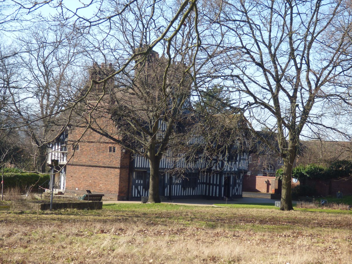 #OakHouseMuseum #WestBromwich Grade II* listed building. Dates to the late 16th century. Half-timbered yeoman's farmers house.