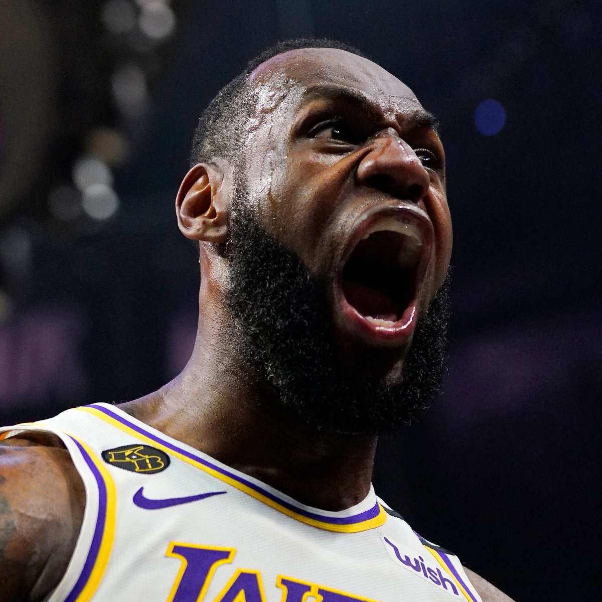 TheHoopCentral's tweet photo. LEBRON JAMES TONIGHT:

38 POINTS
65% FG
4/6 3PM
NO. 1 ALL-TIME SCORING 

HISTORIC NIGHT…Don’t take LeBron James for granted. 👑🔥 https://t.co/gHajIZRC6t