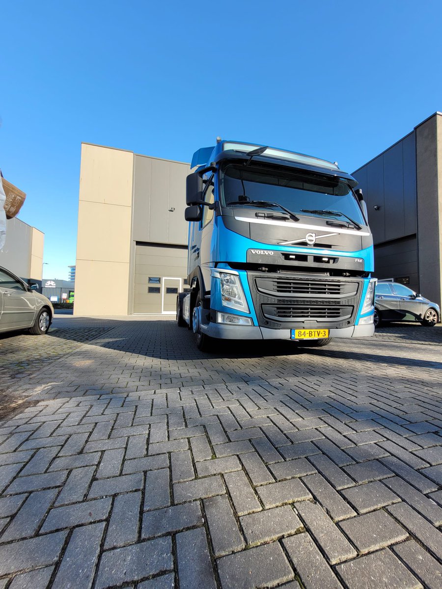 EmensTransport's tweet photo. #transport we gaan het grote werk nu ook doen. Last smile delivery😃 welkom bij de vloot Volvo https://t.co/l2eAgvxly6