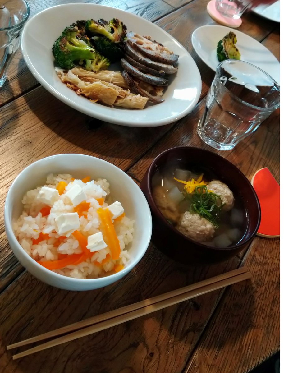 ベースが同じでも素材を変えればバリエーションが広がる(スライドする)という言葉が印象的で、参加者のみなさんもご飯のおかずは1品という方も多く、色々気が楽になった。そしてみんなで作ってみんなで食べられたのが楽しかったし美味しかった😊
#クラシルごはん会