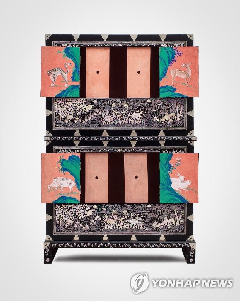 kvibe_yonhap's tweet photo. Check out these exquisite diplomatic gifts King #Gojong sent to Emperor Nicholas II of #Russia that will be displayed at the #Kremlin Museums for the first time! 🔍🔍
#국외소재문화재재단
https://t.co/OLWTsX4yfi https://t.co/fpnZlewhPK