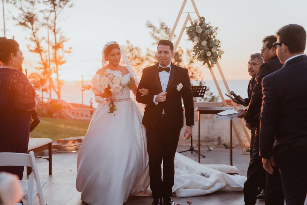 IsraelBaezaMO's tweet photo. Thank you for always standing by my side, providing a loving home for our daughter, and for just being YOU!

I love you beautiful, Happy 3rd Anniversary! @perlallamasl https://t.co/gjnhQYFMBO