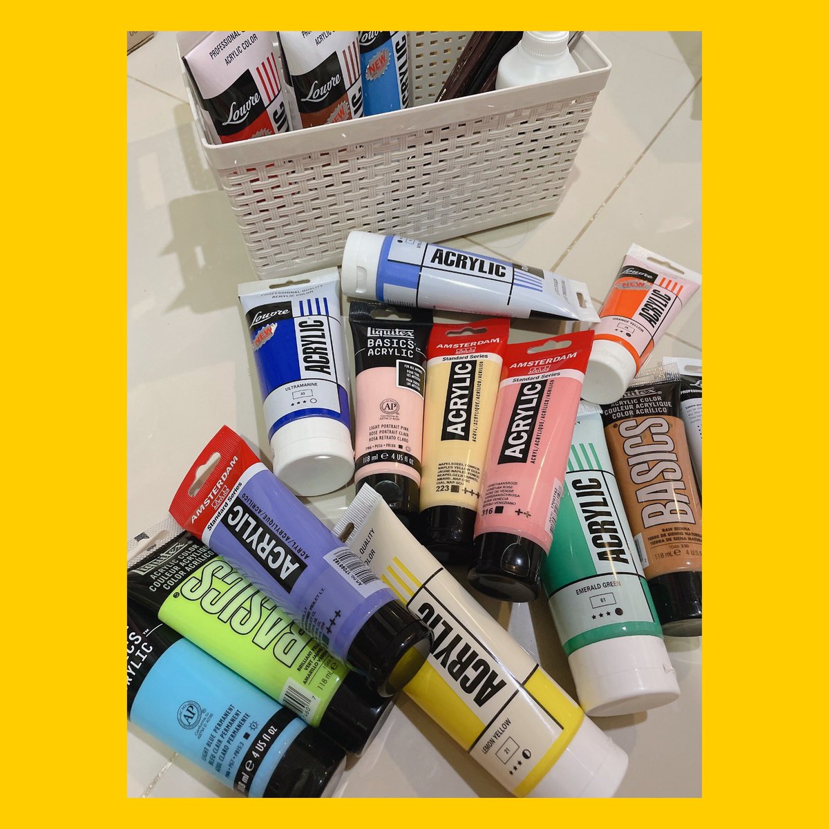 GM 👩🏻‍🎨🖼️✨ Can anyone give me a tips for acrylic painting? 😆 I’m so excited to do this!!!