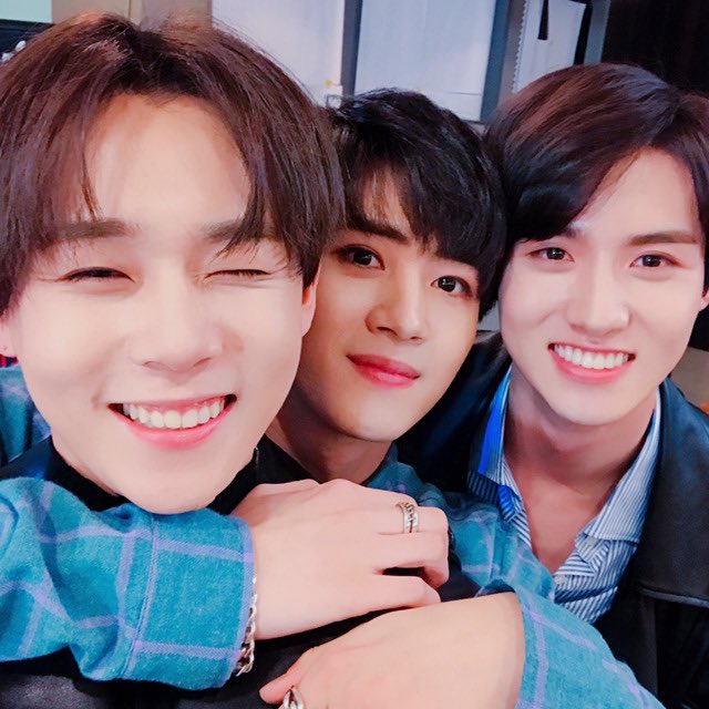 allthingsyanan's tweet photo. 170208 #YANAN Fancafe https://t.co/cFcMiqcIPT