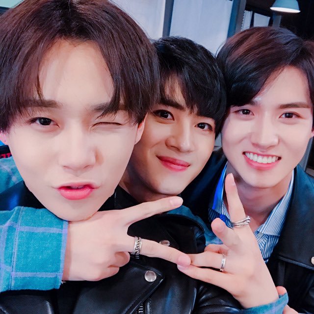 allthingsyanan's tweet photo. 170208 #YANAN Fancafe https://t.co/cFcMiqcIPT