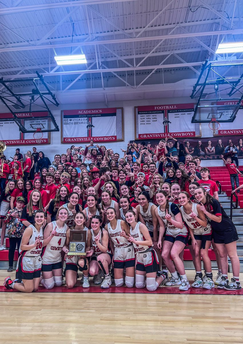 GHSwatchuswork's tweet photo. 2023 Region 13 Champions.

#nopressurenodiamonds 
#knowpressureknowdiamonds
#playproudghs https://t.co/0BIwOkTFNm