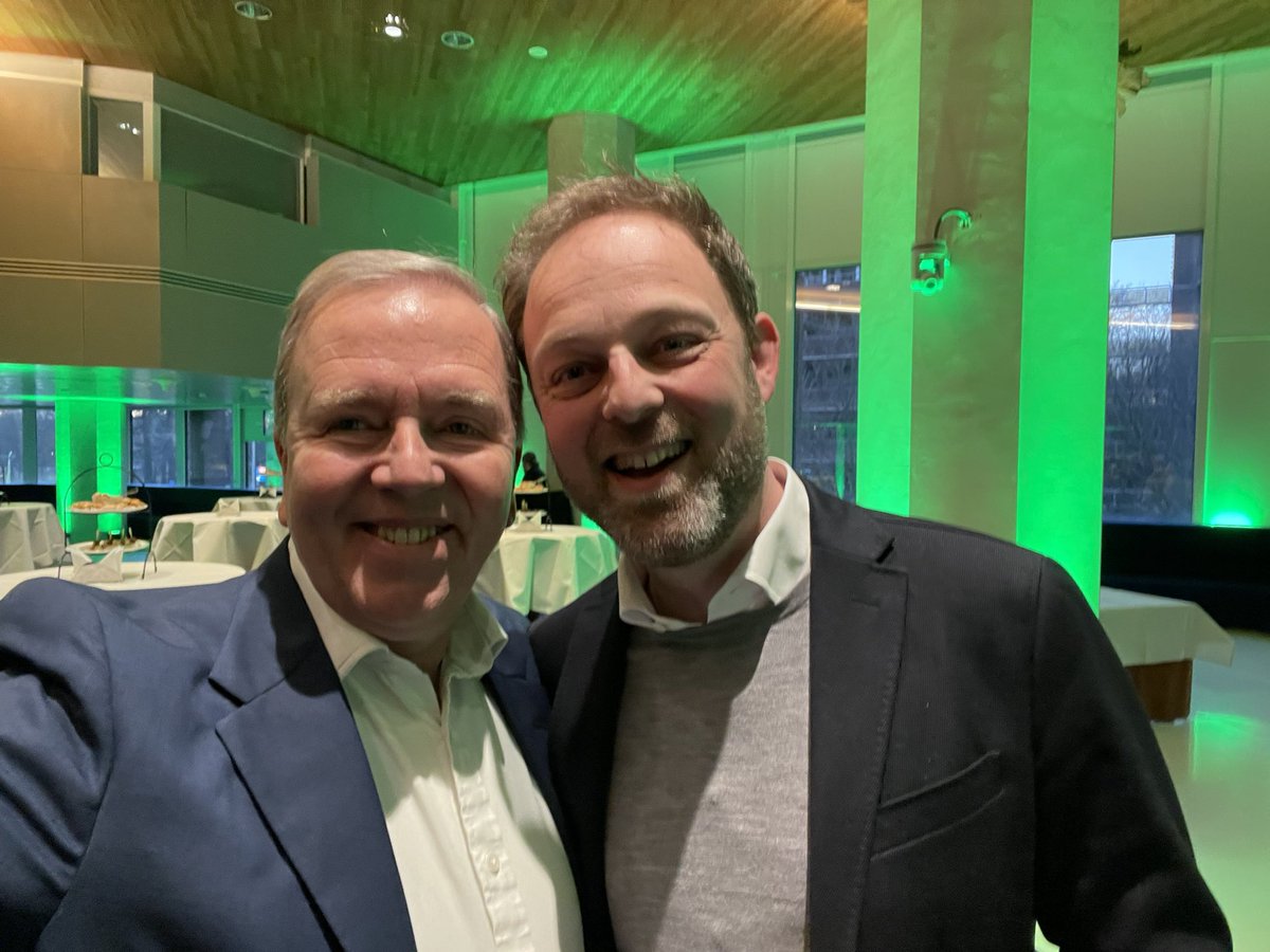 Mooi afscheid van <a href="/harryvdmolen/">Harry van der Molen</a> van <a href="/cdavandaag/">CDA</a> als lid van de Tweede Kamer. Veel dank voor jouw grote inzet voor o.a. het onderwijs in ons land.