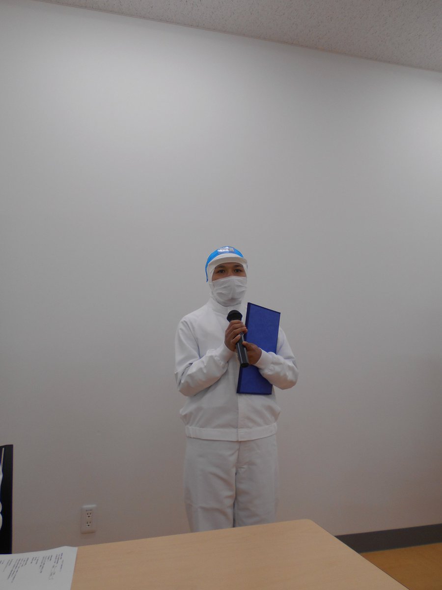 delimo_'s tweet image. 2022年6月から入社した技能実習生で日本語でのスピーチに長けた2名の表彰が行われました。
何も見ないでスピーチできていたのがすごい！