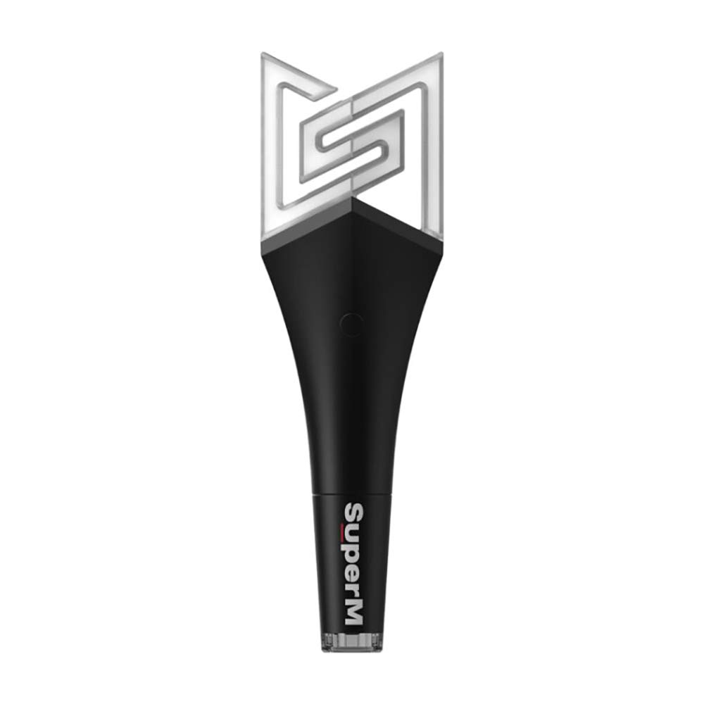 txtfromsuperm's tweet photo. Nah, kalau pamerin lightstick fansnya SuperM bisa nih..

Tapi, yg gabisa di pamerin fans SuperM mah cuma satu doang kok☺
Gabisa pamer nama fandom😋😋 https://t.co/Q5zewZKOLD