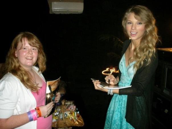 ellenpatrice's tweet photo. Happy 13th meet-aversary (thats a thing right? Lol) @taylorswift13! Still one of the best moments of my life. From asking for the recipe to the cookies I baked you, to Andrea taking us on a tour backstage, I couldn’t have dreamed up a better Fearless Tour experience. Thank you ❤️ https://t.co/XoYzxdH8OH