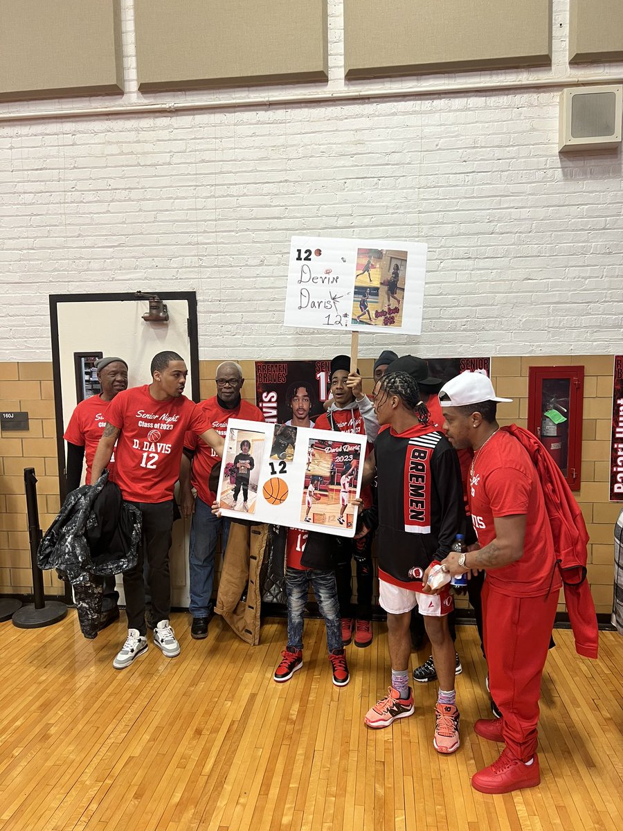 Braves_Varsity's tweet photo. Great game, amazing atmosphere and even better win tonight in a tough fought conference win over Shepard for Senior Night with a score of 65-58. 
#GoBraves 
#TheStandardIsTheStandard 🔴⚪️⚫️ https://t.co/yQuIagngnw