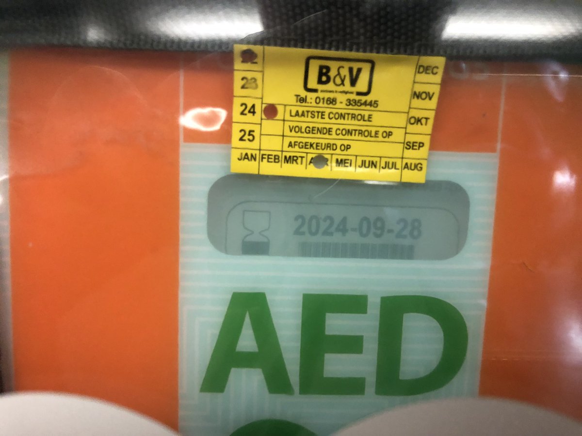 <a href="/RET/">ໍ</a> #AED <a href="/EhboRhoon/">EHBO Rhoon</a> #metrostationRhoon <a href="/ALBRANDSWAARDzh/">gem. Albrandswaard</a>   Vraagje. Moet dat zandloper ⏳ niet vol aangeven?  Wie weet het antwoord