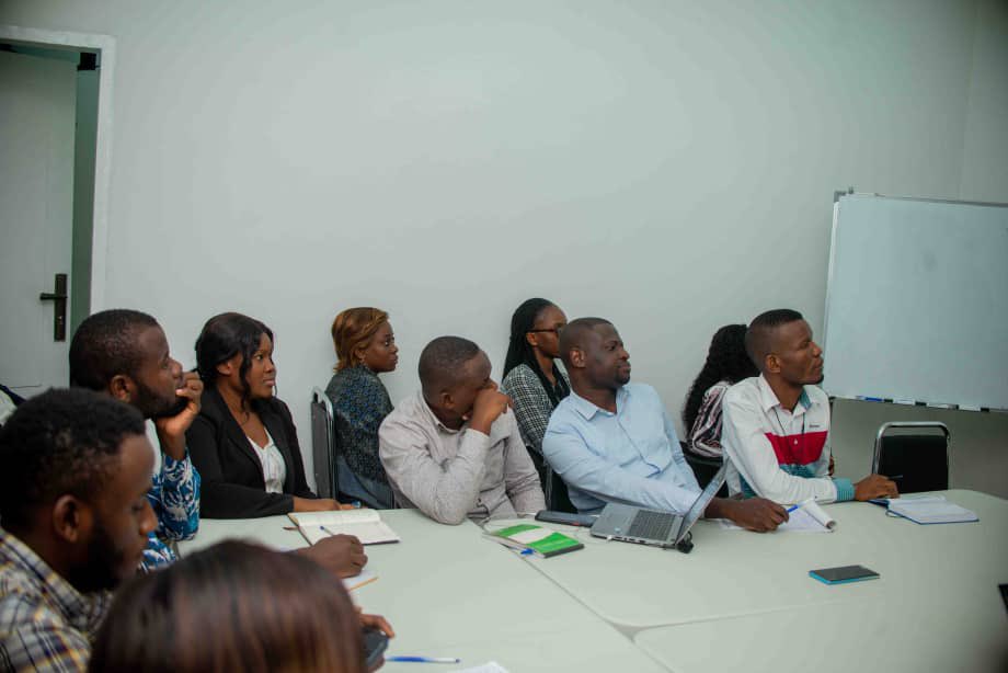 bems_consult's tweet image. Retour en image de la première journée de la formation sur LES TRAVAUX DE FIN D’EXERCICE COMPTABLE ET FISCAL . La formation se donne chaque jour de 16h à 19h.

Le rendez-vous est pris pour ce soir. 

☎️ +243829076691  
📍 Blvd 30 Juin, Immeuble VULAMBO 7e niveau, Loc2