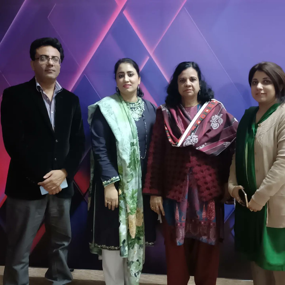 itsTomchees's tweet photo. @ Radio Pakistan lahore with ....
A humble and positive soul ....Musarrat Kalanchvi https://t.co/bSnuthrgxy
