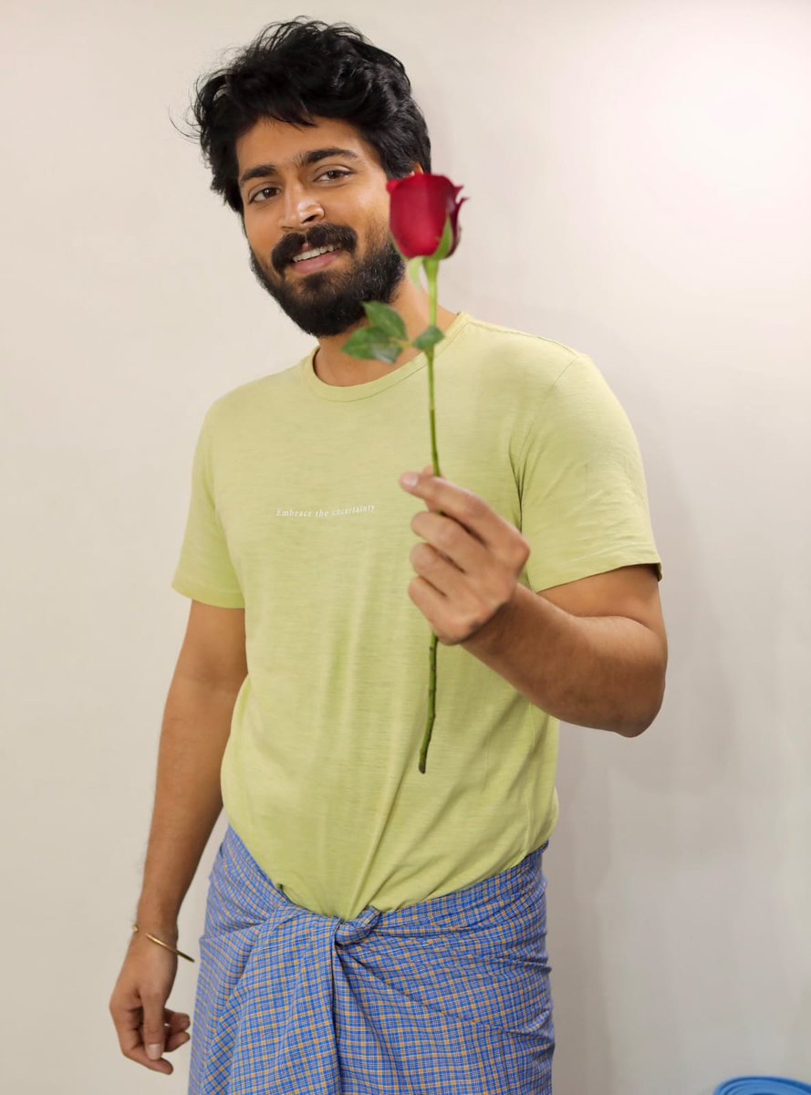 tamil2daynews's tweet image. Lovely #DieselUpdate @ 05:00 pm today

#Diesel

@iamharishkalyan @AthulyaOfficial 
@shan_dir
@devarajulu29 
@ThirdEye_Films, @thespcinemas 
@vinayRai1809  @dhibuofficial @msprabhuDop @Sanlokesh @silvastunt @thilak_ramesh #Rembon @thinkmusicindia #Ananya @thangadurai123 @ActDheena