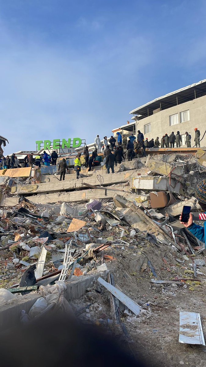 #trendgardenresidence #malatya 

AFAD ekipleri yok. İçeride yaşayanlar var yeri tespit edildi uzman arama ekiplerine ihtiyaç var. Nolur duyurun
<a href="/haluklevent/">Haluk Levent ( Ahbap Ekibi )</a> <a href="/AFADBaskanlik/">AFAD</a> #nazantuşak <a href="/OguzhanUgur/">Oğuzhan Uğur</a> <a href="/DepremDairesi/">AFAD Deprem</a> #acildestek