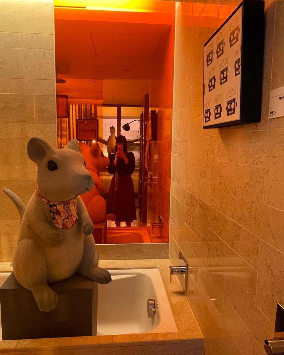 MetaArkGallery's tweet photo. 2022 OneOffs NFT 國際藝術博覽會 
@WHotels

 #3Dservice  #Art #ArtFair #ArtGallery #artoftheday  #Artists #artwork #DigitalArt #exhibition #gallery  #Metaverse #MetaArkGallery #NFT #NFTArt #nftgallery #Painting #sculpture #Taiwan #Taiepi #Woodsculpture #藝術家 #藝廊  #藝術品 https://t.co/RH60ukGtkf