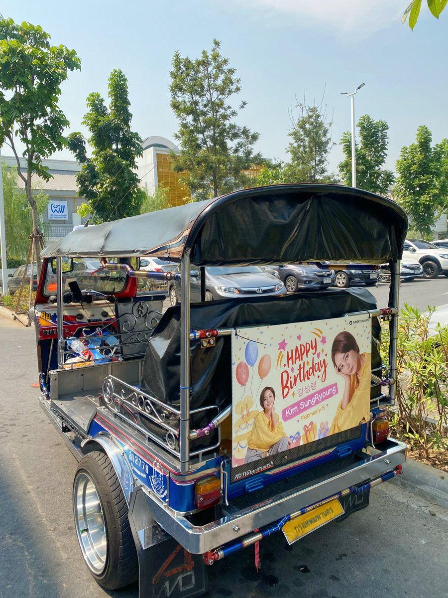 SUNGRYOUNGTH's tweet photo. ♡ happy birthday to Kim Sungryoung!! 🎂 เซงอิลชุกฮาฮัมนีดา~ วันเกิดปีนี้กับ KimSungryoung’s TUK TUK (รถตุ๊กๆของคิมซองรยอง) วิ่งทั่วราชอาณาจักรไทยไปเล้ยย…
#김성령 #kimsungryoung #คิมซองรยอง https://t.co/wzyCN0S5lx