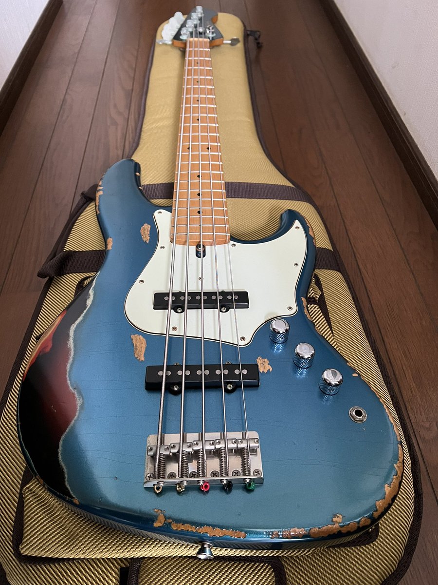 Bassist_MORIKEN's tweet photo. My New Gear🎸✨
Tsubasa Guitar Workshop
The Hopper 5st
音も見た目も弾き心地も最高❣️
レスポンスの速さと左手に伝わるネックからのパワーにも感極✨✨
新しい仲間と飛躍の年にしていきます🔥🔥
#TsubasaGuitar #TheHopper https://t.co/O6K11GciSW