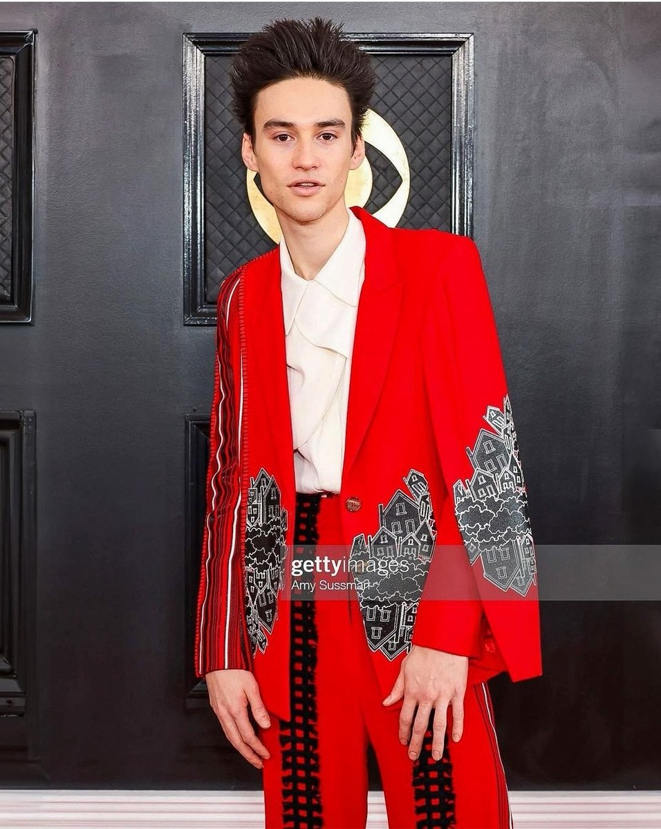 frohlic_thlabel's tweet photo. Jacob Collier at the Grammy Awards 2023

#musician #GRAMMYs    #redcarpet #sylist #designer #fashion #fashiondesigner #suit #red https://t.co/c3m8zqPcqi