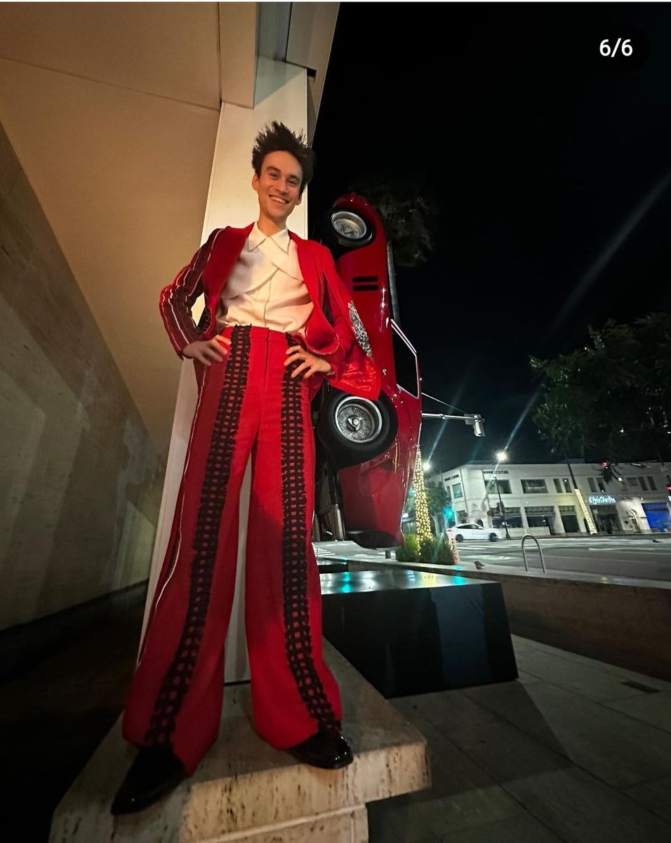 frohlic_thlabel's tweet photo. Jacob Collier at the Grammy Awards 2023

#musician #GRAMMYs    #redcarpet #sylist #designer #fashion #fashiondesigner #suit #red https://t.co/c3m8zqPcqi