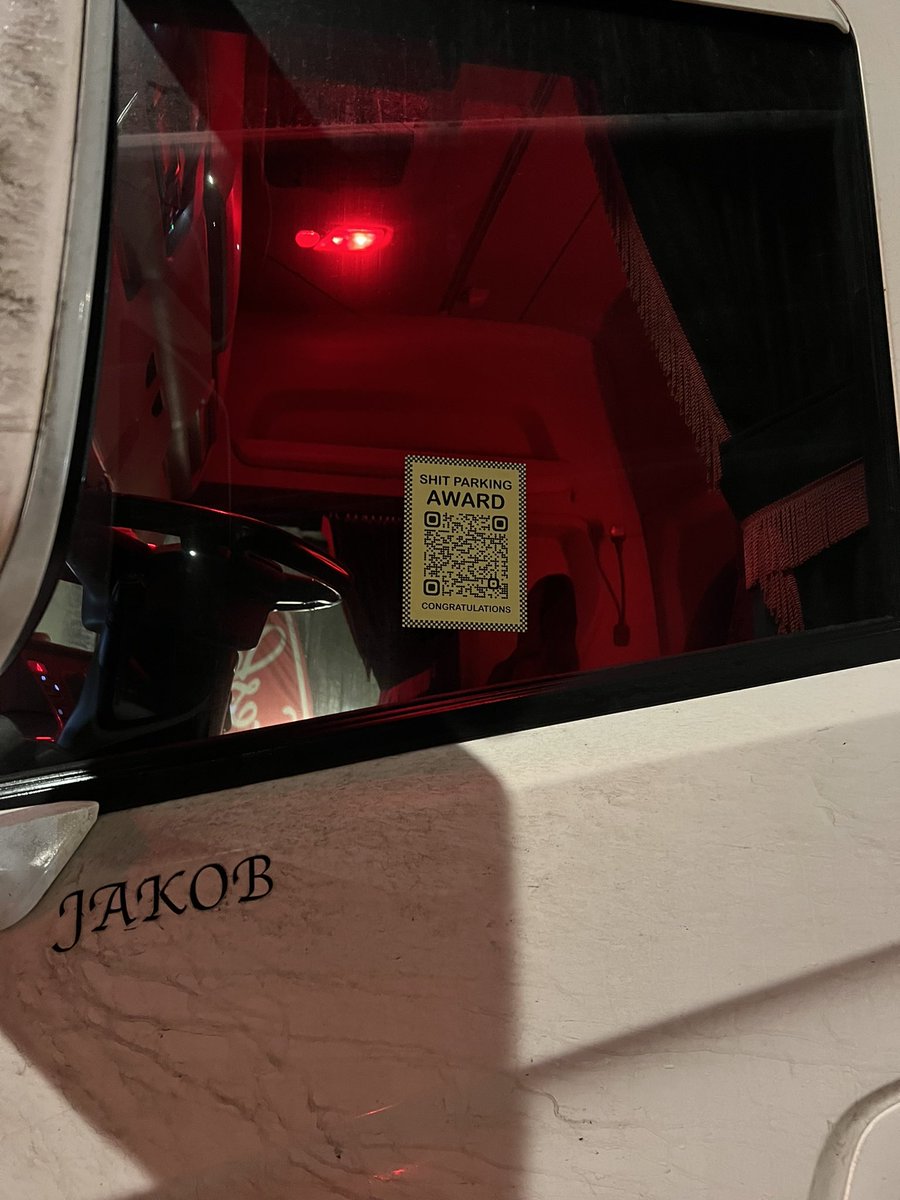 sykkelpendler's tweet photo. No cowboy it's not legal to park your lorry on the sidewalk and cycling lane even with hazard lights on #ShitParkingAward #lorrywanker #Oslo https://t.co/jl1luO246D