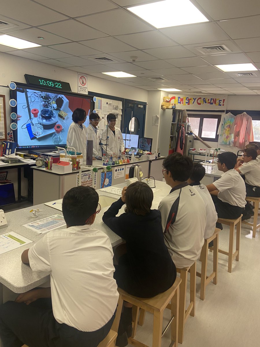 DCol_Biology's tweet image. Peer to peer teaching for Science Week! Year 12 Chemists lead the lesson for Year 8MWD 🧪⚗️🧫☄️💥 @DCol_Science #oracy #scienceoflearning