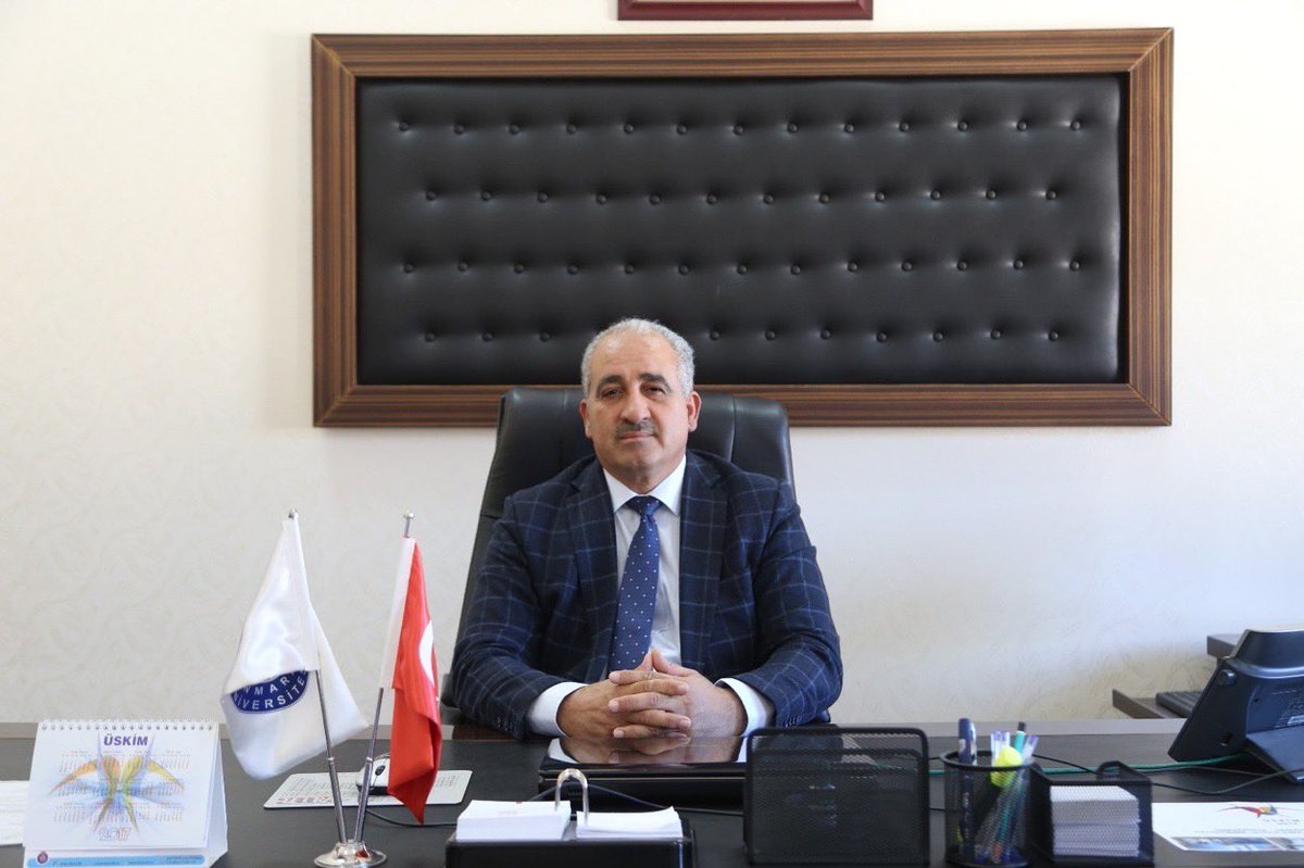 kemalkaptaner's tweet photo. Kıymetli ağabeyimiz, güzel insan, Kahramanmaraş Sütçü İmam Ünv. öğr. üyesi Prof.Dr. Mustafa Şekkeli, eşi ve oğlu ile birlikte rahmetli oldu. Nazik, sabırlı, tatlı dilli, güler yüzlü, vatansever bir mümin olduğuna şahitlik ederiz. Rabbim bizleri cennetinde buluştursun. #deprem https://t.co/9sYmgIh11I