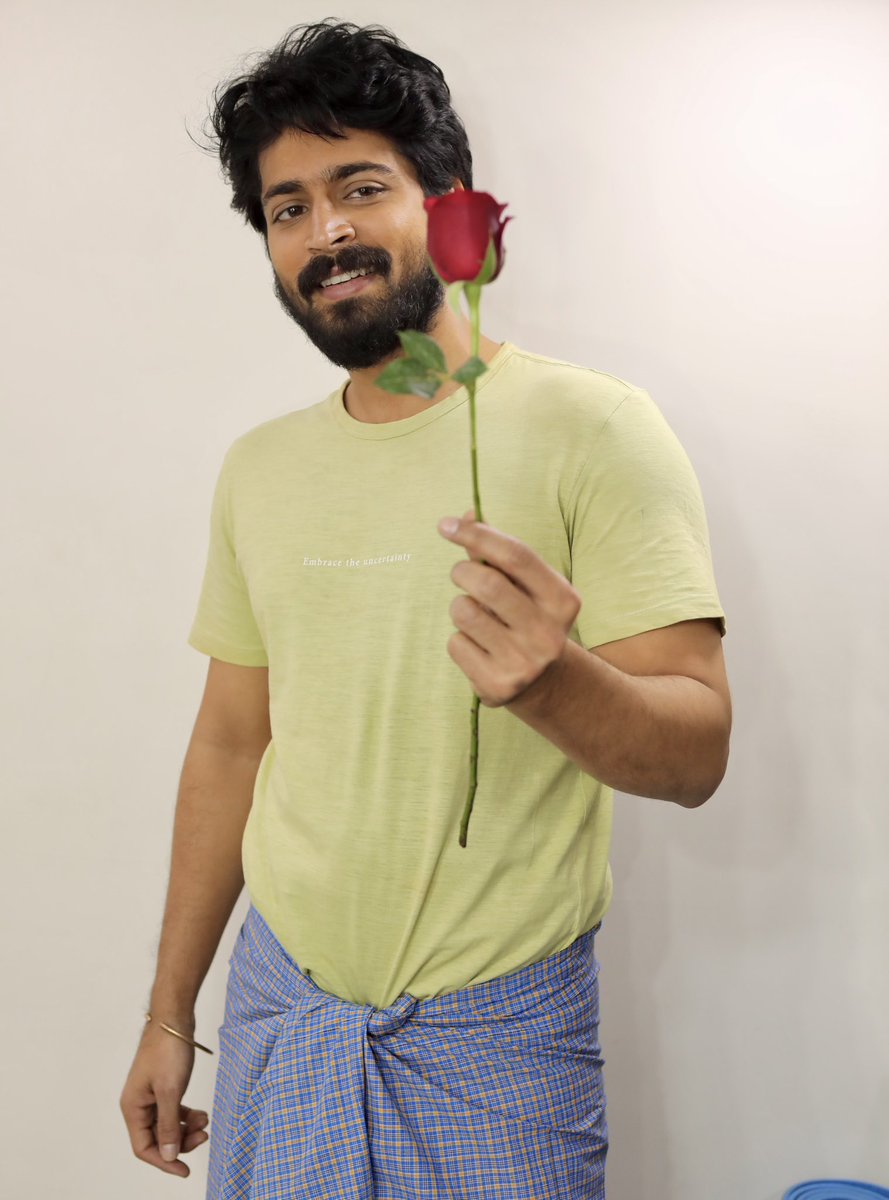 cinemakaar786's tweet image. Much awaited #DieselUpdate 5 pm today
#Diesel

@iamharishkalyan @AthulyaOfficial 
@shan_dir
@devarajulu29 
@ThirdEye_Films, @thespcinemas 
@vinayRai1809  @dhibuofficial @msprabhuDop @Sanlokesh @silvastunt @thilak_ramesh #Rembon @thinkmusicindia #Ananya @thangadurai123 @ActDheena