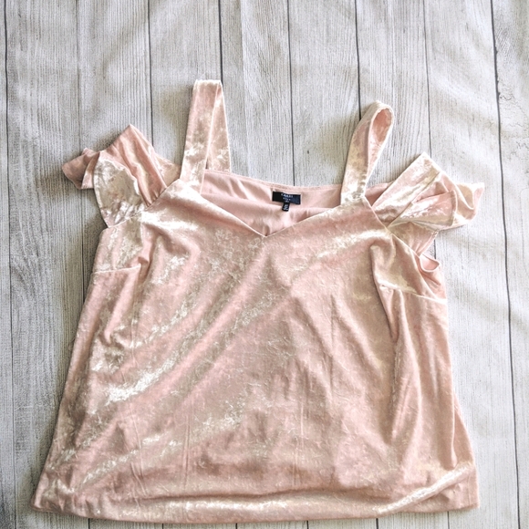 JerseyBabes's tweet photo. So good I had to share! Check out all the items I'm loving on @Poshmarkapp #poshmark #fashion #style #shopmycloset #kaariblue #boutique #ntouch: https://t.co/irJ6K9ddkf https://t.co/tClHf6nfh8