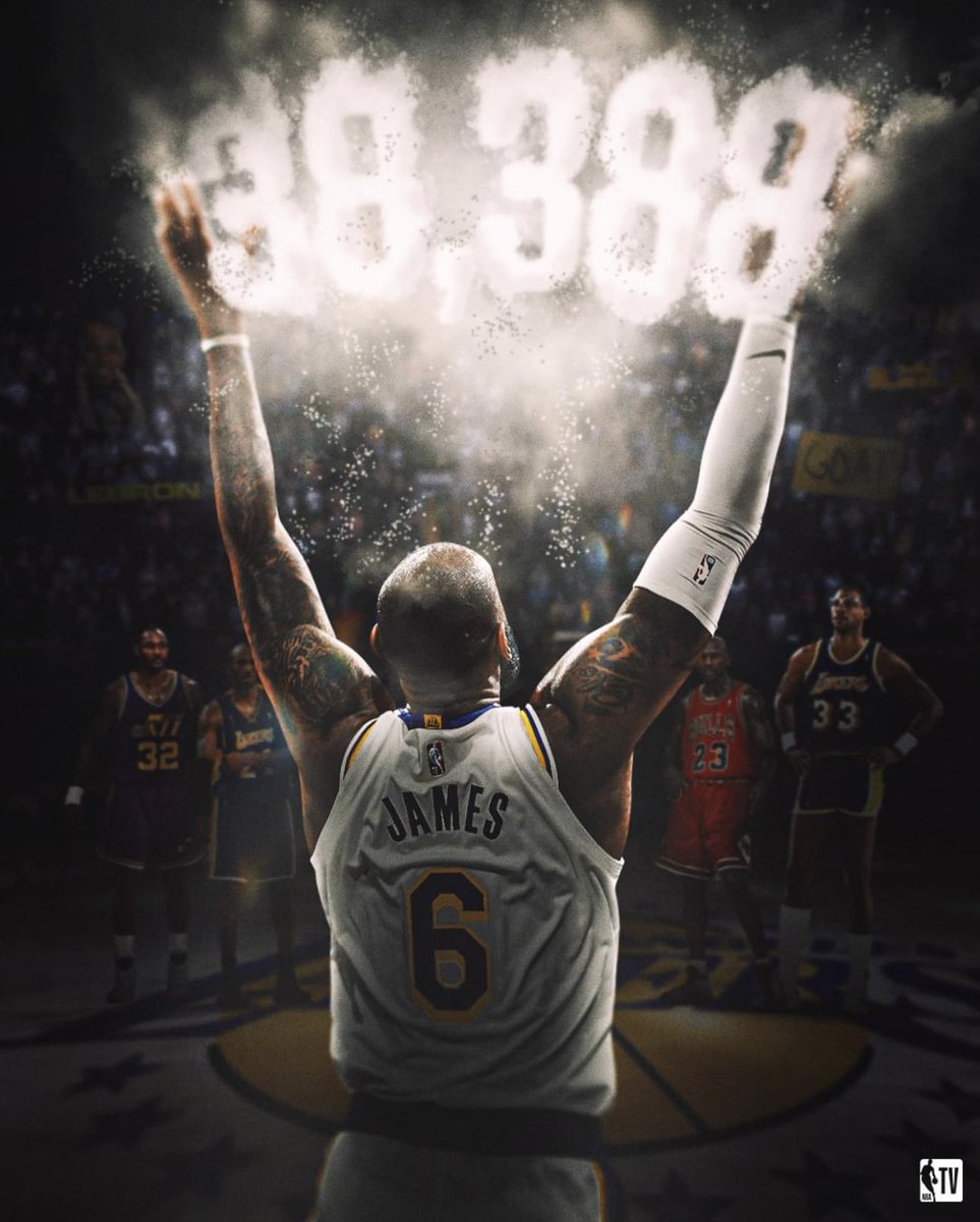 JessieLunchbox's tweet photo. All rise in honor of this record breaking moment in Basketball history. Congrats @KingJames 👑👑👑 #History https://t.co/F2LxYklNGS