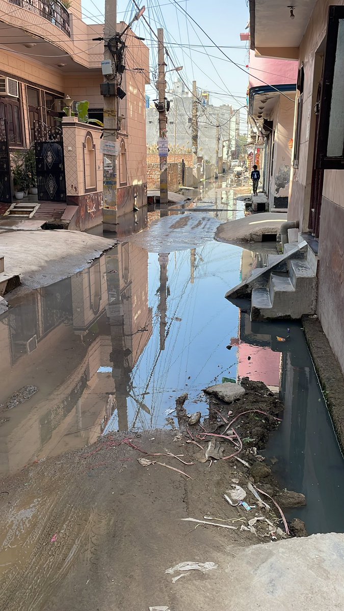 Condition of laxmi vihar burari delhi.Who is responsible for this??
#ndmc #aap #BJPFailsIndia #aamaadmiparty #aniltyagi #sanjeevjha #aamaadmiparty #mcd