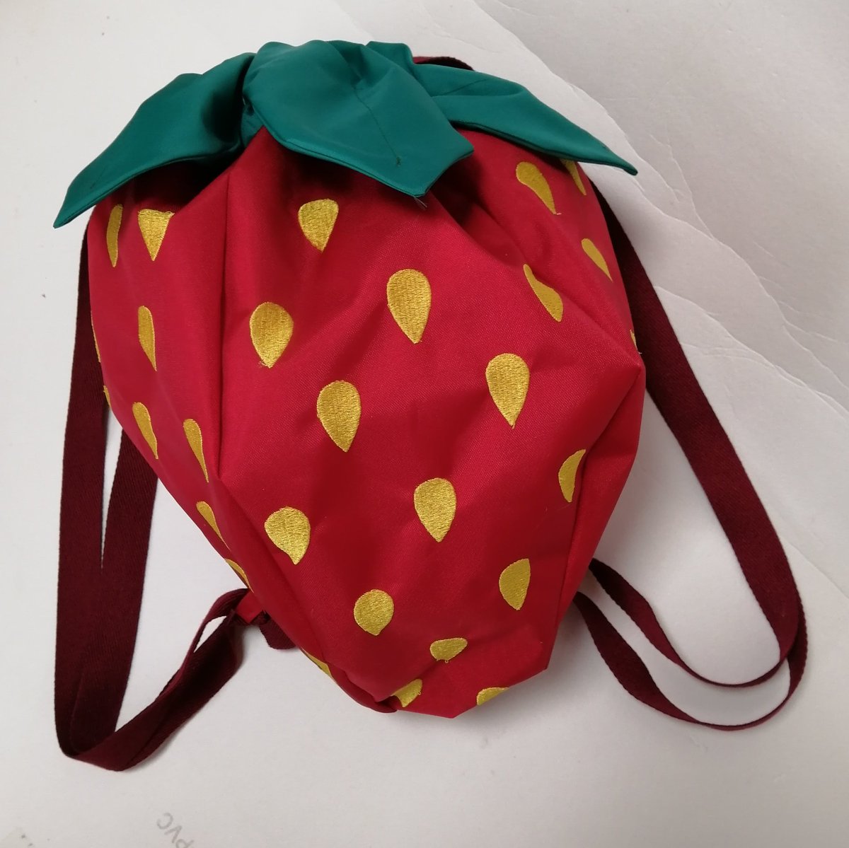 Arumi774's tweet image. いちごリュック【swim】
出来上がりました🍓

防水、撥水生地を使っています

肩へ食い込み防止の為に幅2.5cmのベルトに変更しました❤️

#プールバッグ #waterploof #poolbag #strawberry #いちご #苺 #イチゴ #リュック #ナップサック #いちごリュック #ハンドメイド #handmade