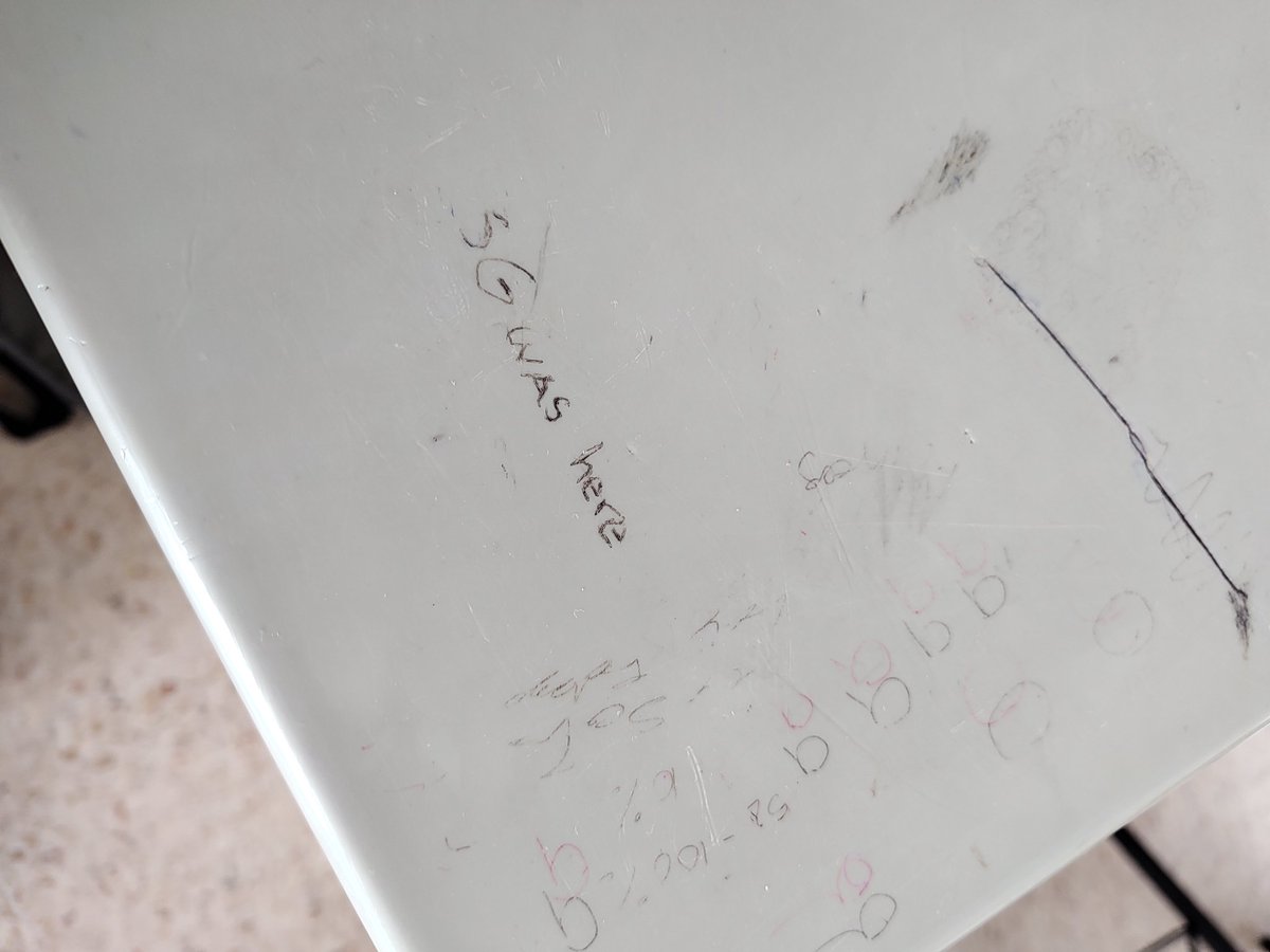 GSolaress's tweet photo. Quien escribió SG was here en una banca de la BUAP? https://t.co/qYJKsp9tIi