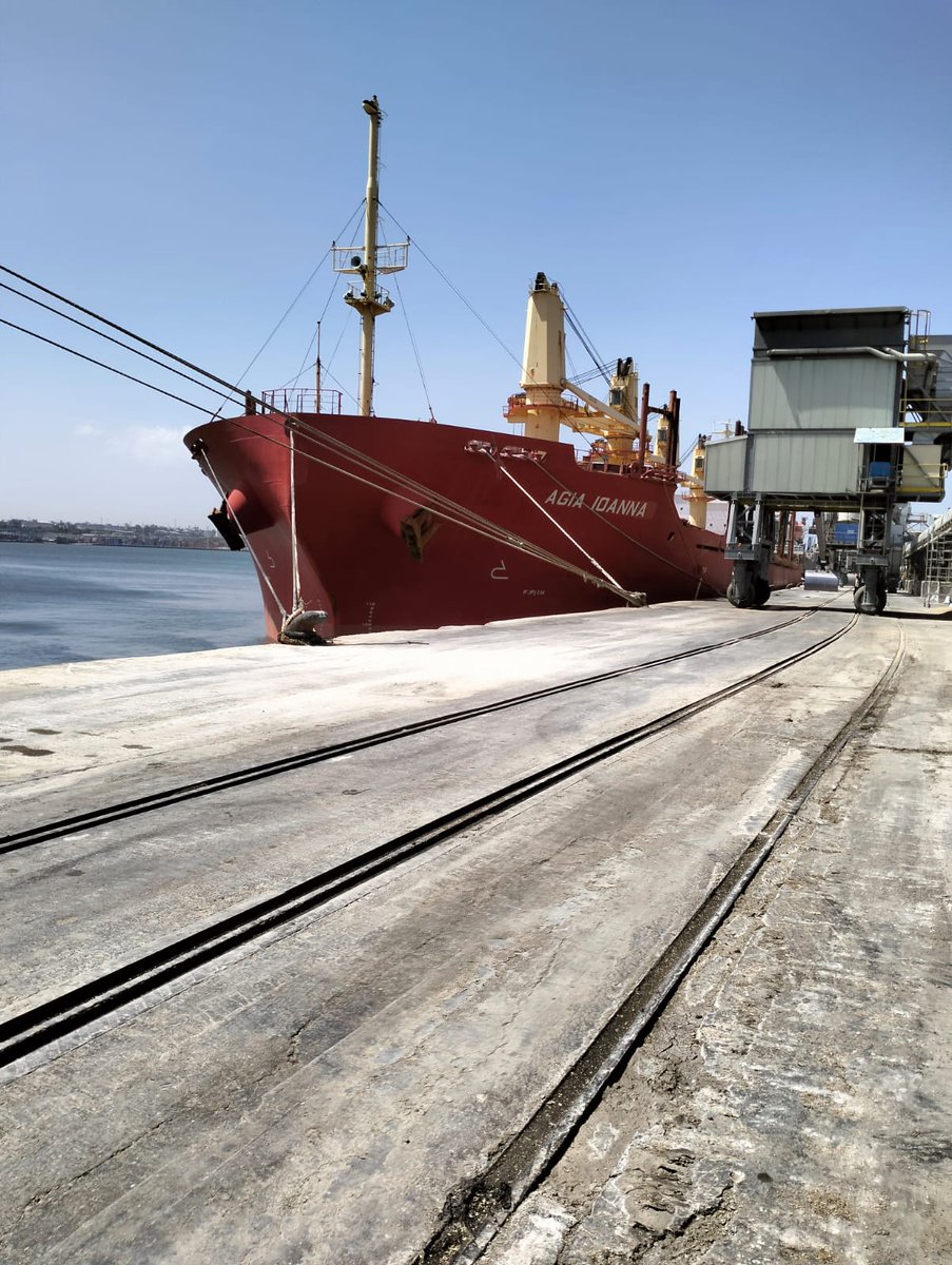 kntc_ke's tweet photo. On the job and dedicated to success! Our team is supervising the inspection of the just-docked NPK fertilizer shipment. Committed to ensuring a smooth implementation of the E-voucher program 💪 #E-voucher #Diligence #CommittedToSuccess #sustainableagriculture https://t.co/fZ4wEsvVDT