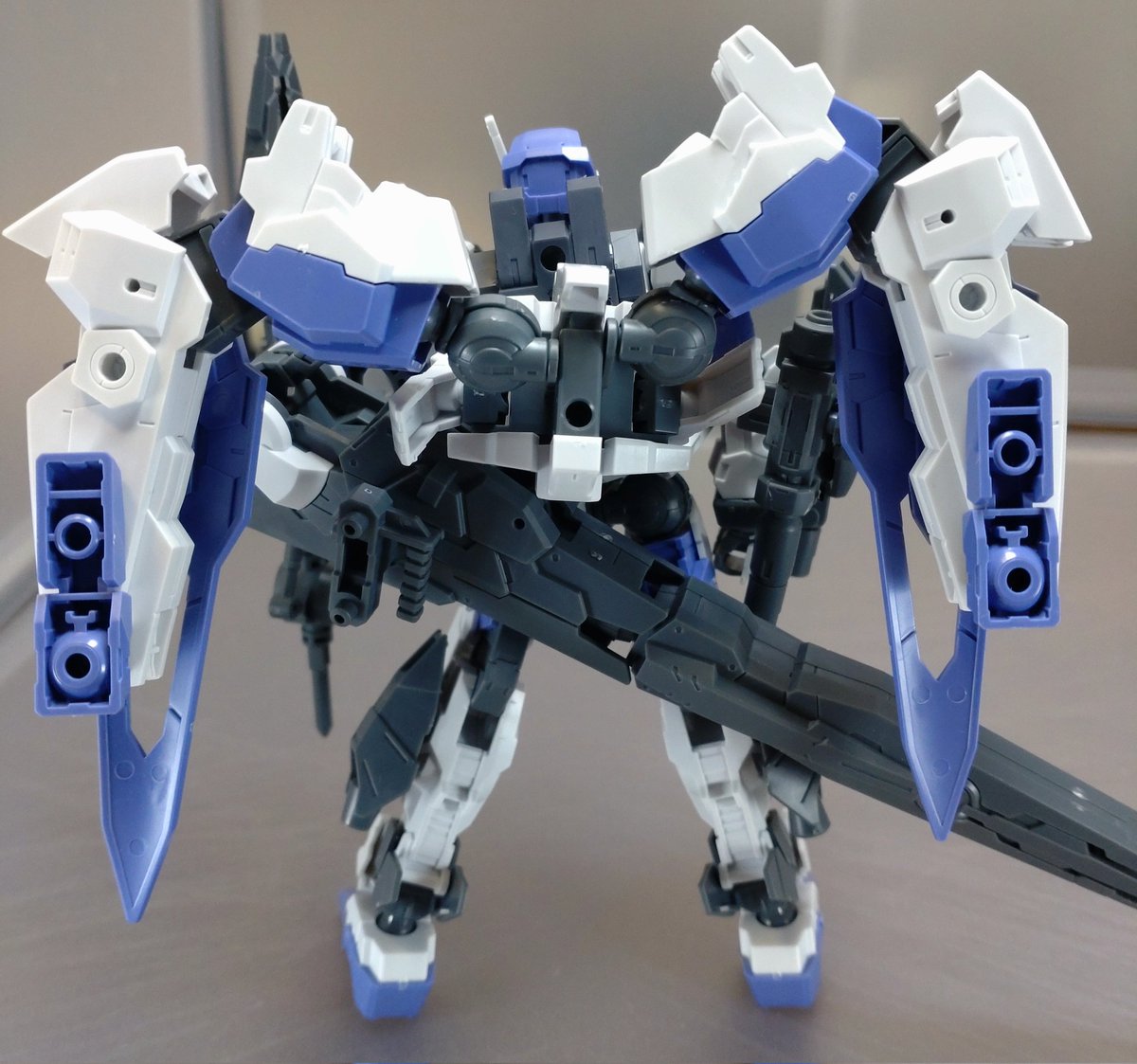 LECROSSBONES's tweet image. #30MM宇宙戦 
#30MM地球連合軍
#30MM 
ウルフアイズ・バスターウイング
味方艦隊救援のため大型バスターキャノンを装備した形態
必要な大型アームユニットの調整が間に合わず背部にエスポジットの脚部を接続しブースター兼追加ジェネレータとしている
救援には成功したが反動により中破してしまった