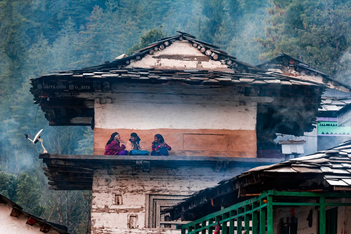 Yo it's chitchat time 😁

oarra.com

#pahadi #women #architecture #kathkuni #kullu #jibhi #himachal #HimachalPradesh #travel #natgeo #lonelyplanet #bbc #photography #photooftheday #oarra #travelphotography #himachaltourism #IncredibleIndia #unforgettableHimachal