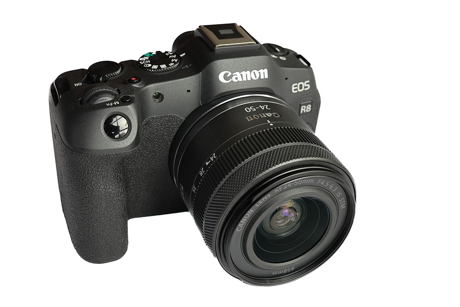 3DFONTS's tweet photo. Canon EOS R8 preview https://t.co/fwY86WvULl https://t.co/kbFioKw864