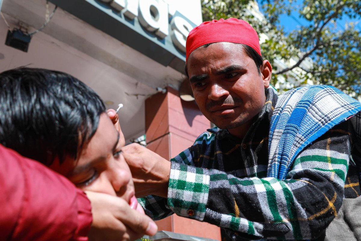 TheQuint's tweet photo. In Photos | #Earcleaners in #OldDelhi can be easily spotted, thanks to their red skull caps and small bags that hold their special gear. A vocation passed down several generations, the 'Laal Topiwales' have existed since the #Mughalera.
See more: https://t.co/rZSWD5RZ2d https://t.co/iYAJKU0UA8